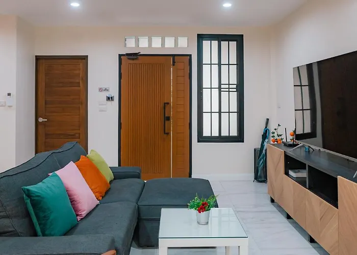 Prime Sukhumvit Modern Home, Phrom Phong Bts, Em District, Up To 14 Guests Villa Bangkok